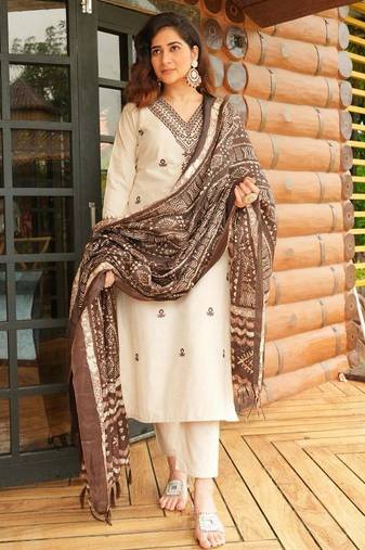 White Floral Embroidered Off V-Neck Pure Cotton Kurta With Trouser &Dupatta