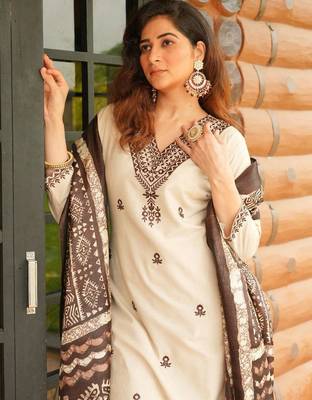 White Floral Embroidered Off V-Neck  Cotton Kurta With Trouser &Dupatta 3
