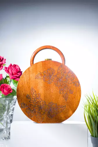 Round engraved wooden bag in sheesham wood