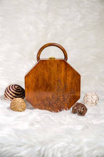 Hexagon engraved bag in sheesham wood