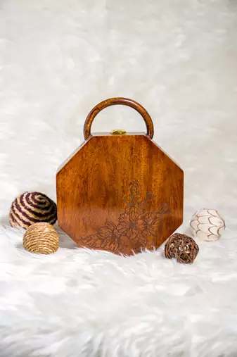 Hexagon engraved bag in sheesham wood