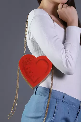 Red valentine heart bag in acacia wood