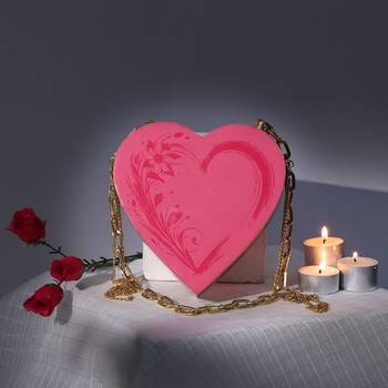 Pink valentine heart bag in acacia wood 1