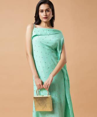 Square chic brass bag with engraved floral lady 3