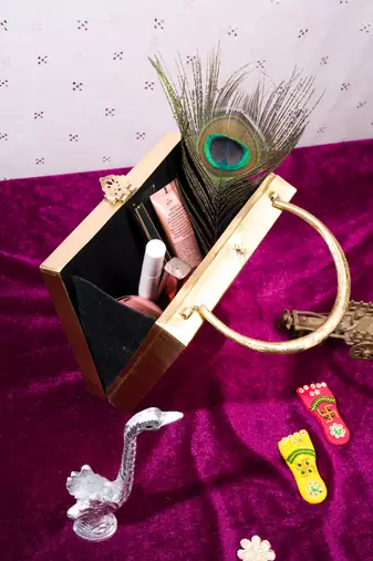 Square chic brass bag with engraved floral lady