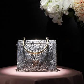 Hammered chic triangle brass bag in silver finish 1