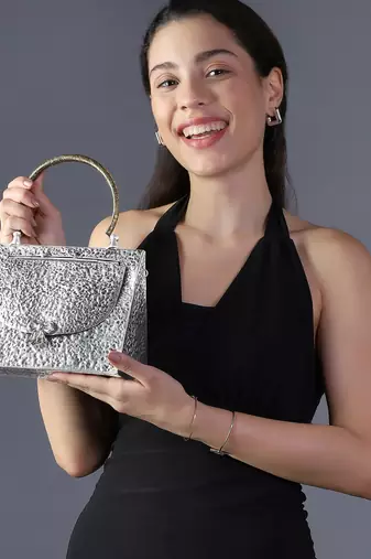Hammered chic triangle brass bag in silver finish