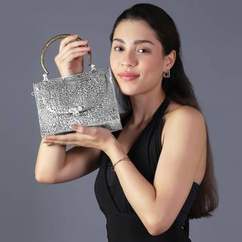 Hammered chic triangle brass bag in silver finish 3