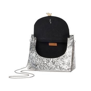 Hammered chic triangle brass bag in silver finish 4