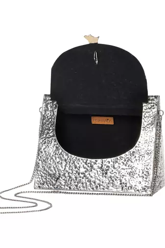 Hammered chic triangle brass bag in silver finish