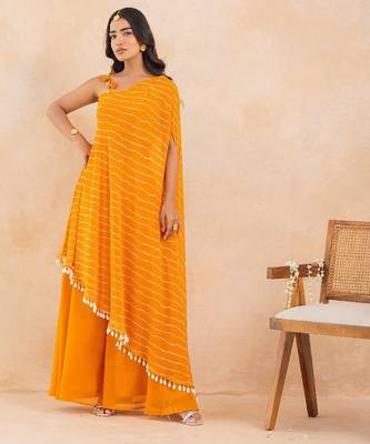 Yellow leheriya one shoulder drape cape set with palazzo & choli 3