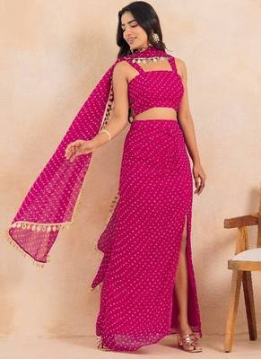 Fuchsia pink bandhej multi-styling set with mirror lace detailing 2