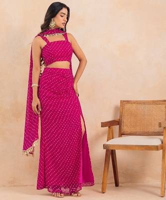 Fuchsia pink bandhej multi-styling set with mirror lace detailing 3