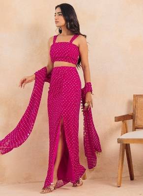 Fuchsia pink bandhej multi-styling set with mirror lace detailing 5