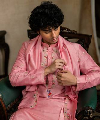 Pink embroidered silk kurta with dupatta 4