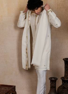 Off white embroidered silk kurta with dupatta 3