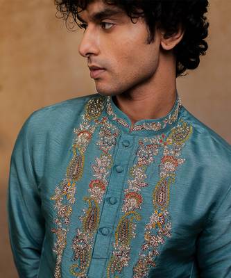 Green embroidered silk kurta with dupatta 2