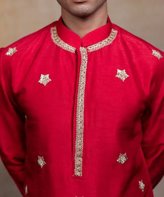 Red embroidered silk kurta with dupatta 4