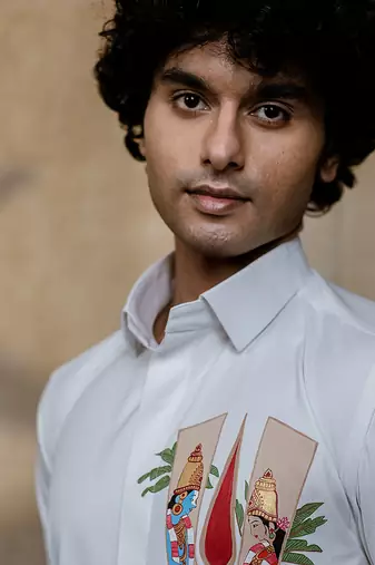 White embroidered 4way Rayon shirt