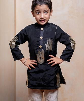 Black embroidered crepe kurta set 3