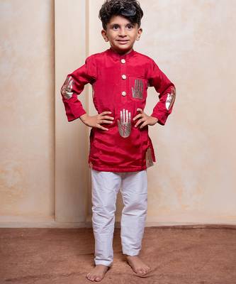 Red embroidered crepe kurta set 1
