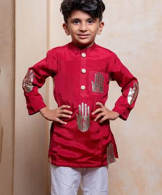 Red embroidered crepe kurta set 2