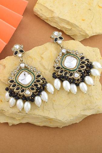 Black color kundan earrings
