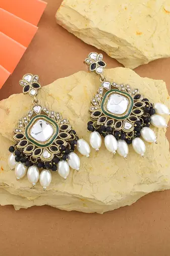 Black color kundan earrings