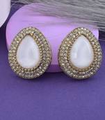 White color stud kundan earrings