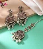 Pink color kundan earrings tikka set