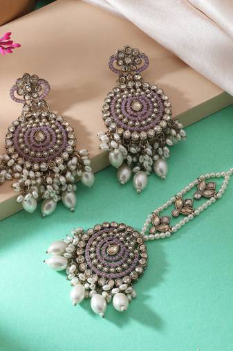 Light purple color kundan earrings tikka set