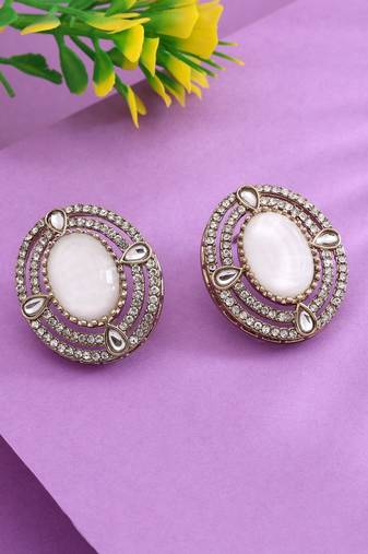 White color stud kundan earrings