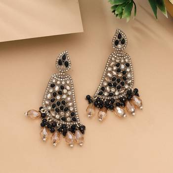 Black color kundan earrings 1
