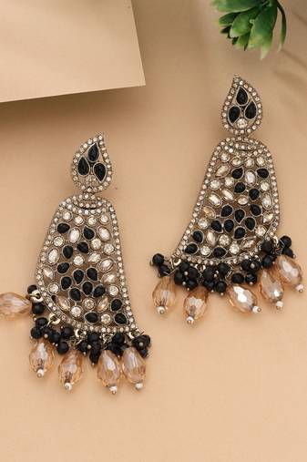 Black color kundan earrings