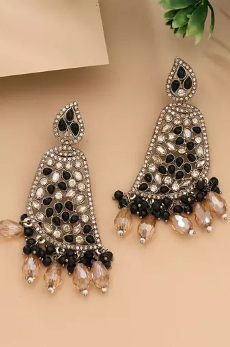 Black color kundan earrings