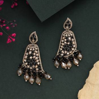 Black color kundan earrings 2