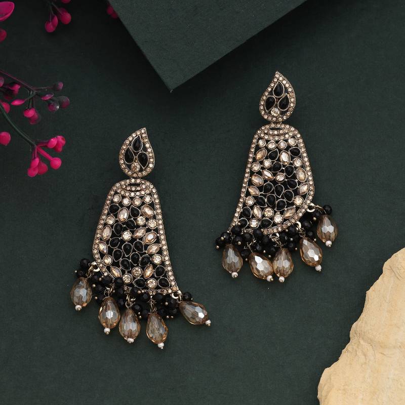 Black color kundan earrings