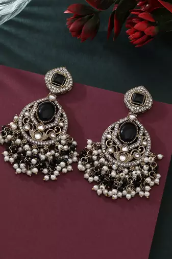 Black color kundan earrings