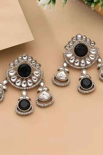 Black color kundan earrings