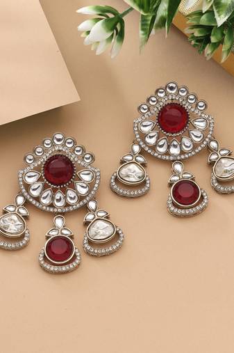 Red color kundan earrings