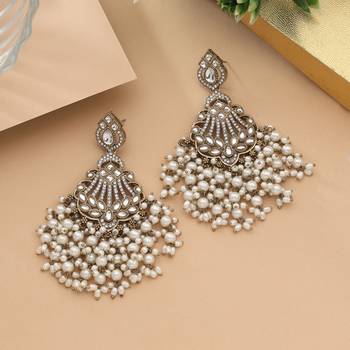 White color kundan earrings 1