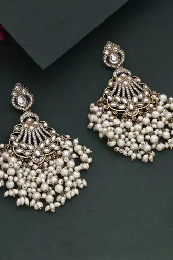 White color kundan earrings