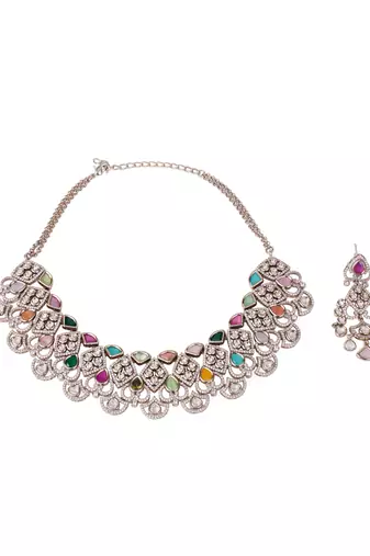 Trangle shape uncut kundan stone gold plated brass choker necklace set with maang tikka for women