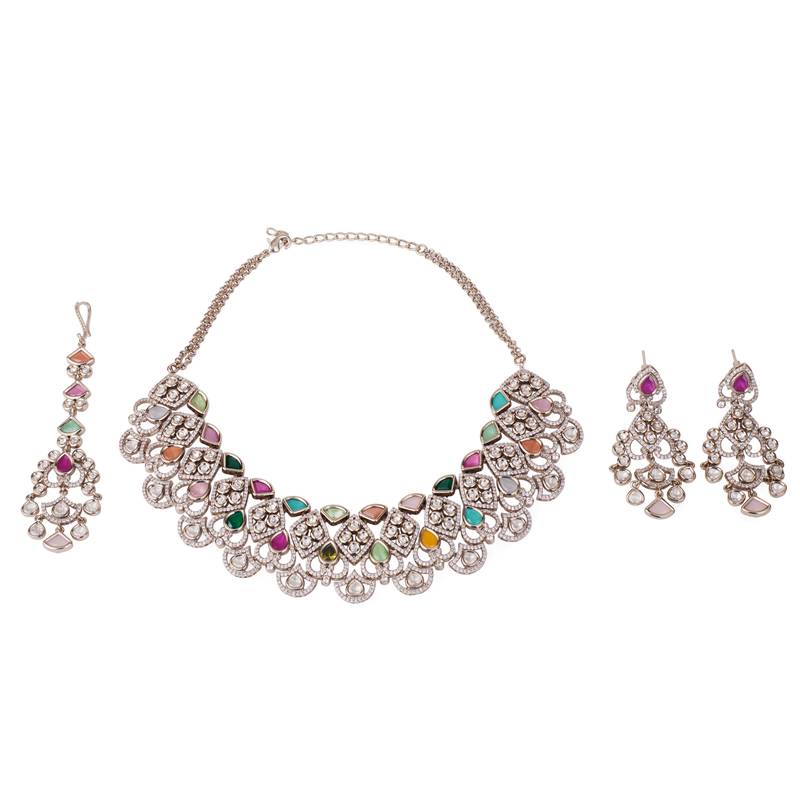 Trangle shape uncut kundan stone gold plated brass choker necklace set with maang tikka for women