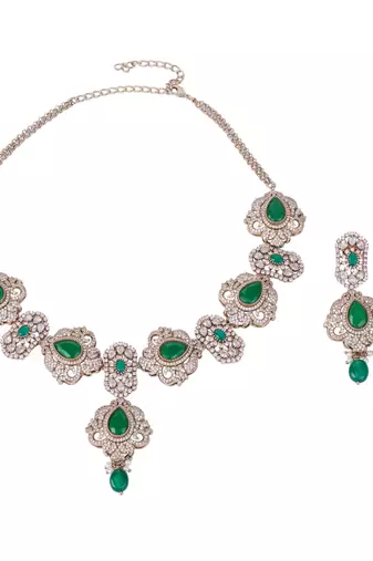 Oval and flower design uncut kundan stone gold plated brass choker necklace set for women and girls