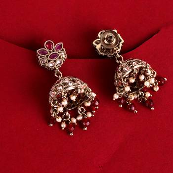 Beautiful flower design maroon uncut kundan stone antique gold plated jhumki earring for women 2