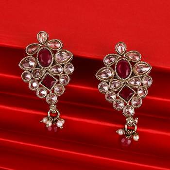 Flower design red uncut kundan stone mother of pearl antique gold plated dangle earring for women 3