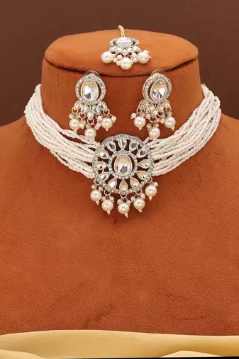 White color choker kundan necklace set