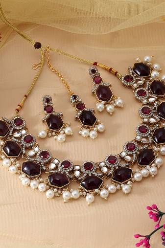 Maroon color kundan necklace set