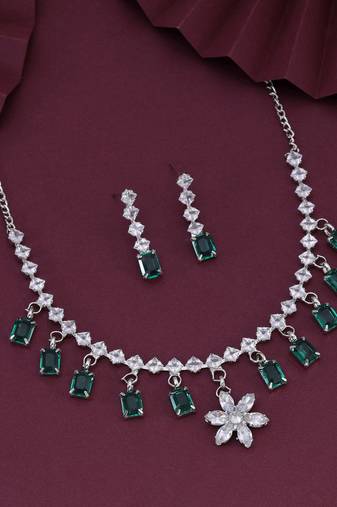 Green color stone necklace set